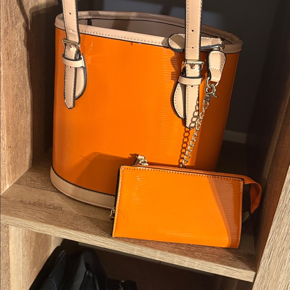 Orange 🍊 Bucket Bag W/wrislet - Picture 8 of 11